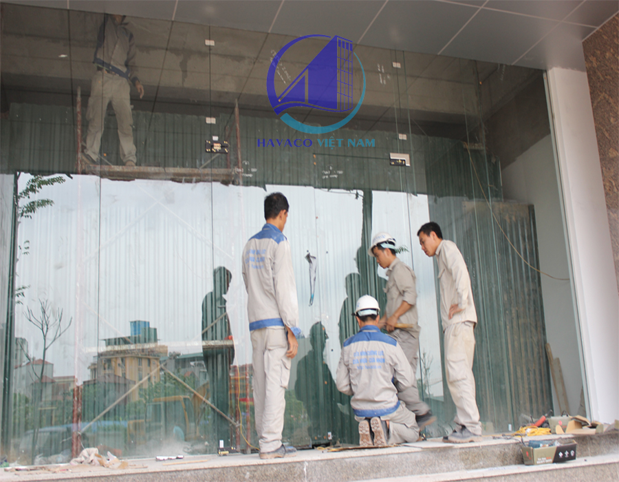 Chi tiết vật liệu và cấu tạo liên quan cửa kính cường lực có dễ vỡ không
