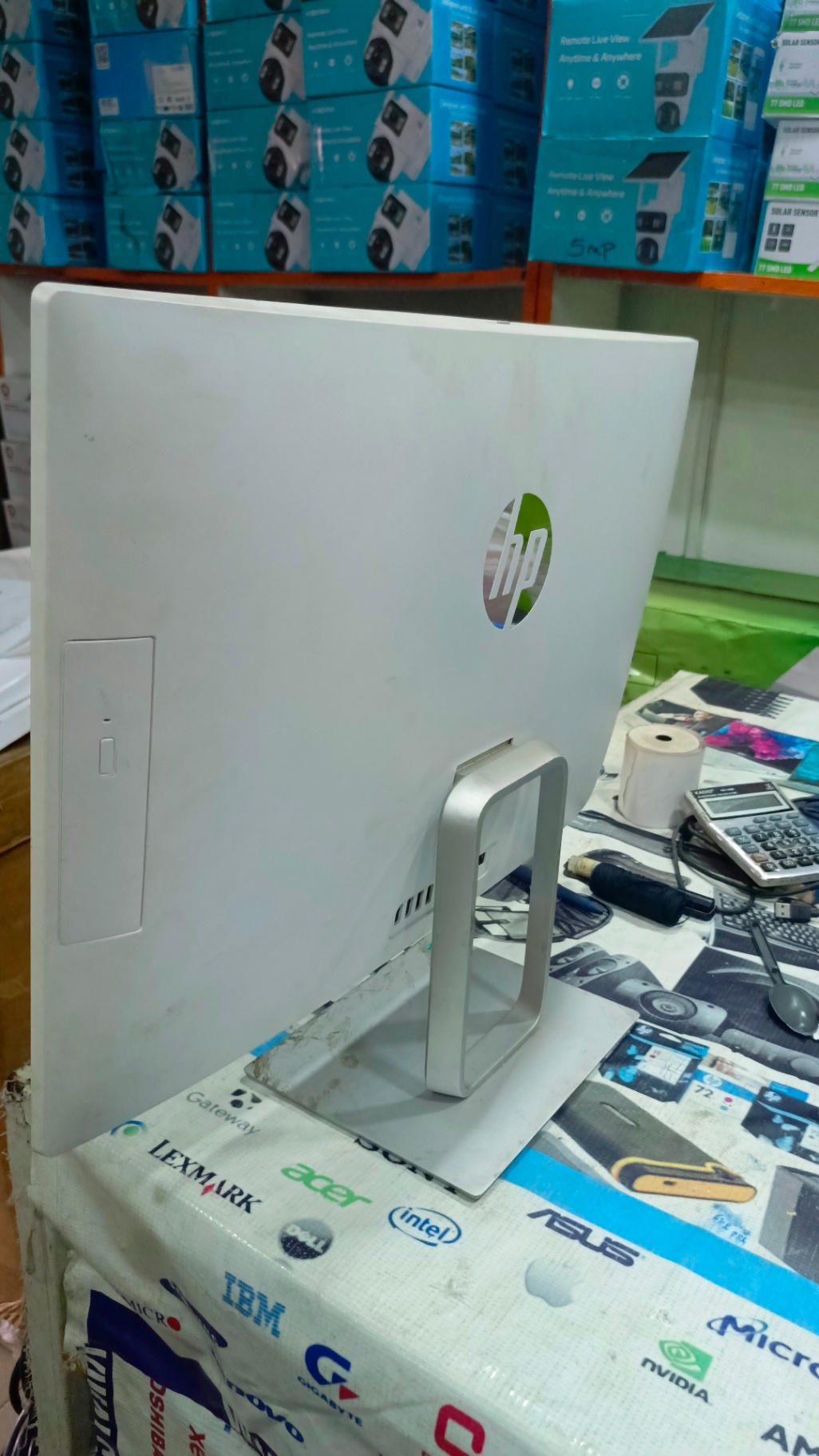 HP PAVILION 24 ALL IN ONE. Core i5 7th Gen. 8gb RAM. 1TB HDD. TOUCHSCREEN - Image 2