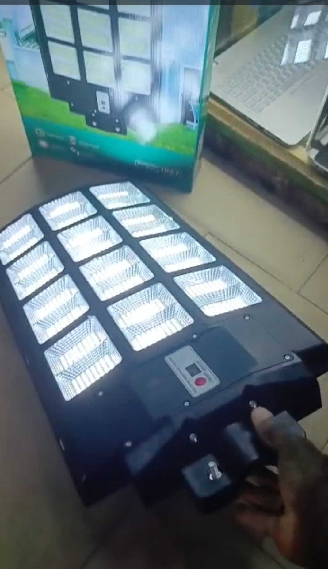 24 Eyes 2000w SAVWAL Solar Street lights. Very bright - Image 4