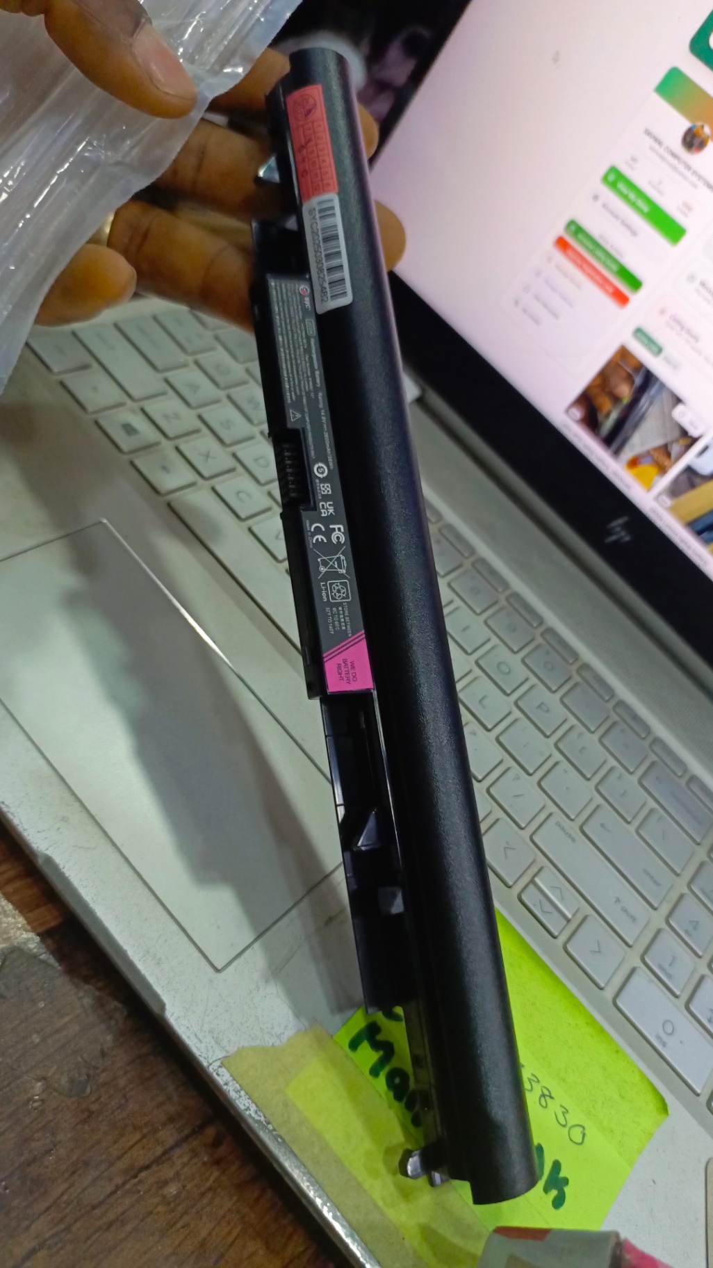 JC04 HP15 laptop battery, 2600mAh, 48WH, Original Brand new high capacity battery.