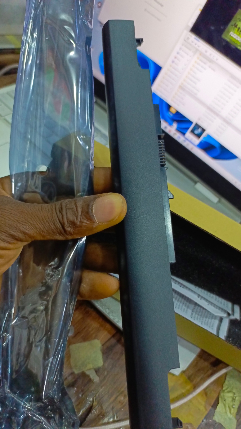HS04 HS03 HP15 laptop battery, 2600mAh, 48WH, Original Brand new high capacity battery.