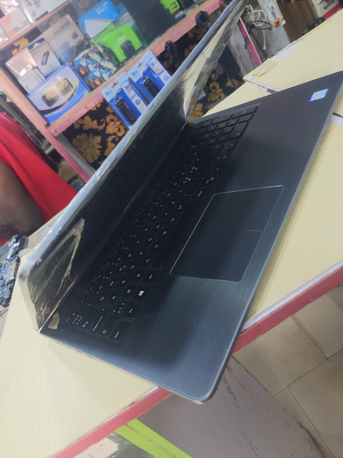 Dell Vostro Laptop,Core i5,256GB,8GB RAM,7th GEN - Image 3