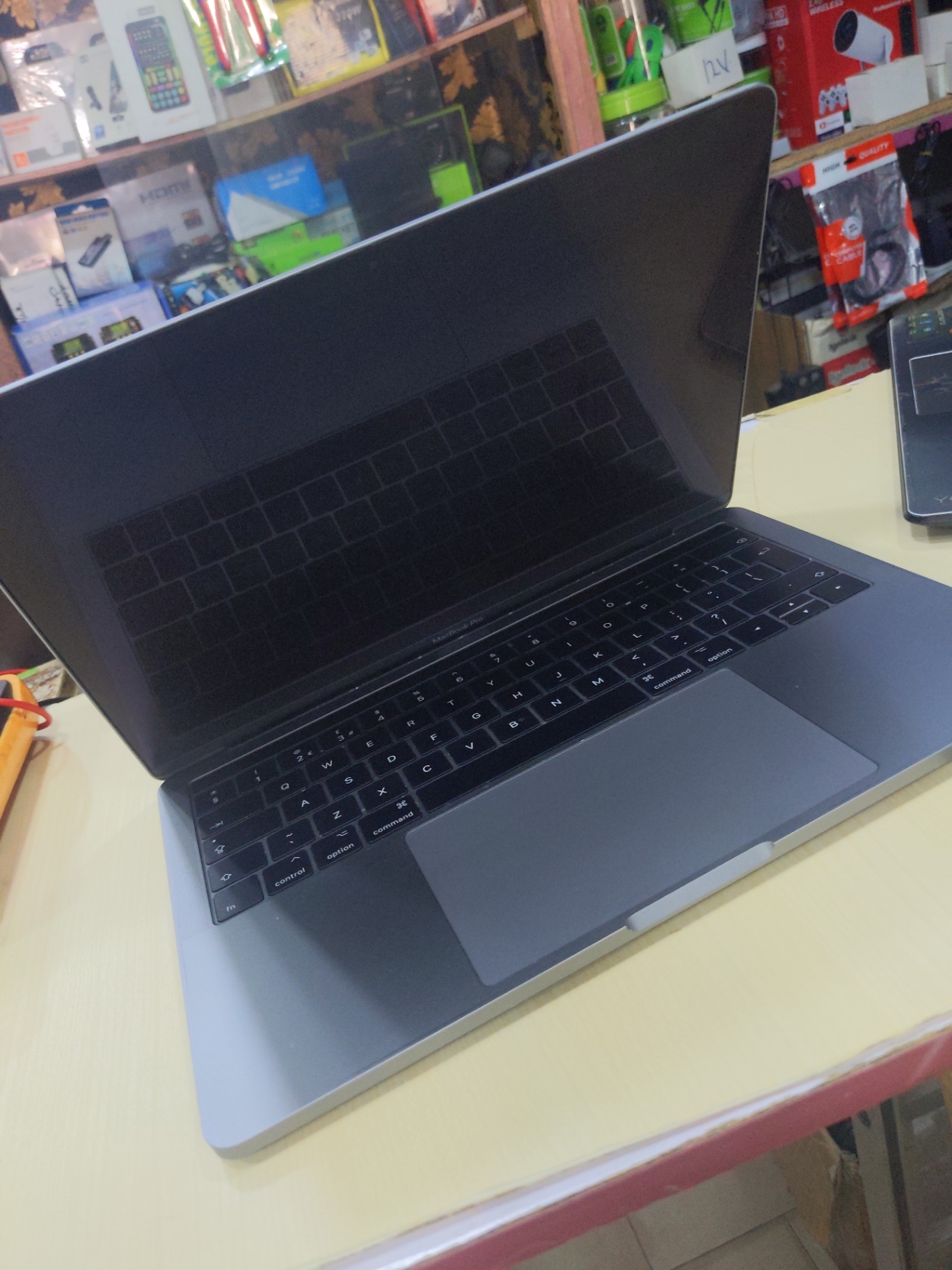 MacBook Pro ,1TB SSD, Core i7,16GB RAM - Image 3