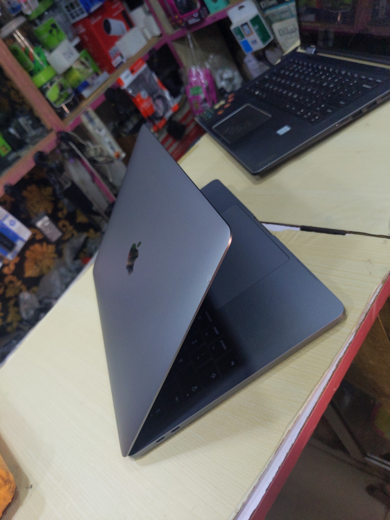 MacBook Pro ,1TB SSD, Core i7,16GB RAM - Image 4