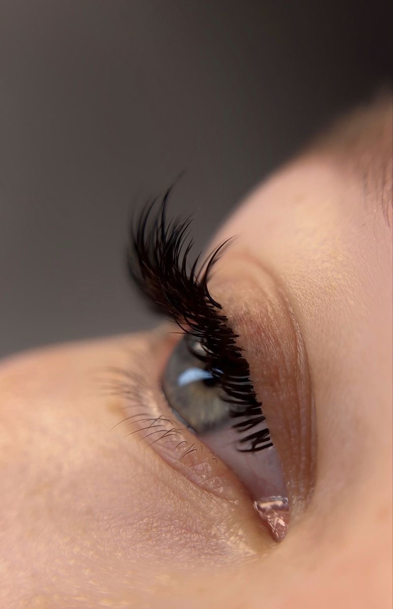 Extension et rehaussement de cils