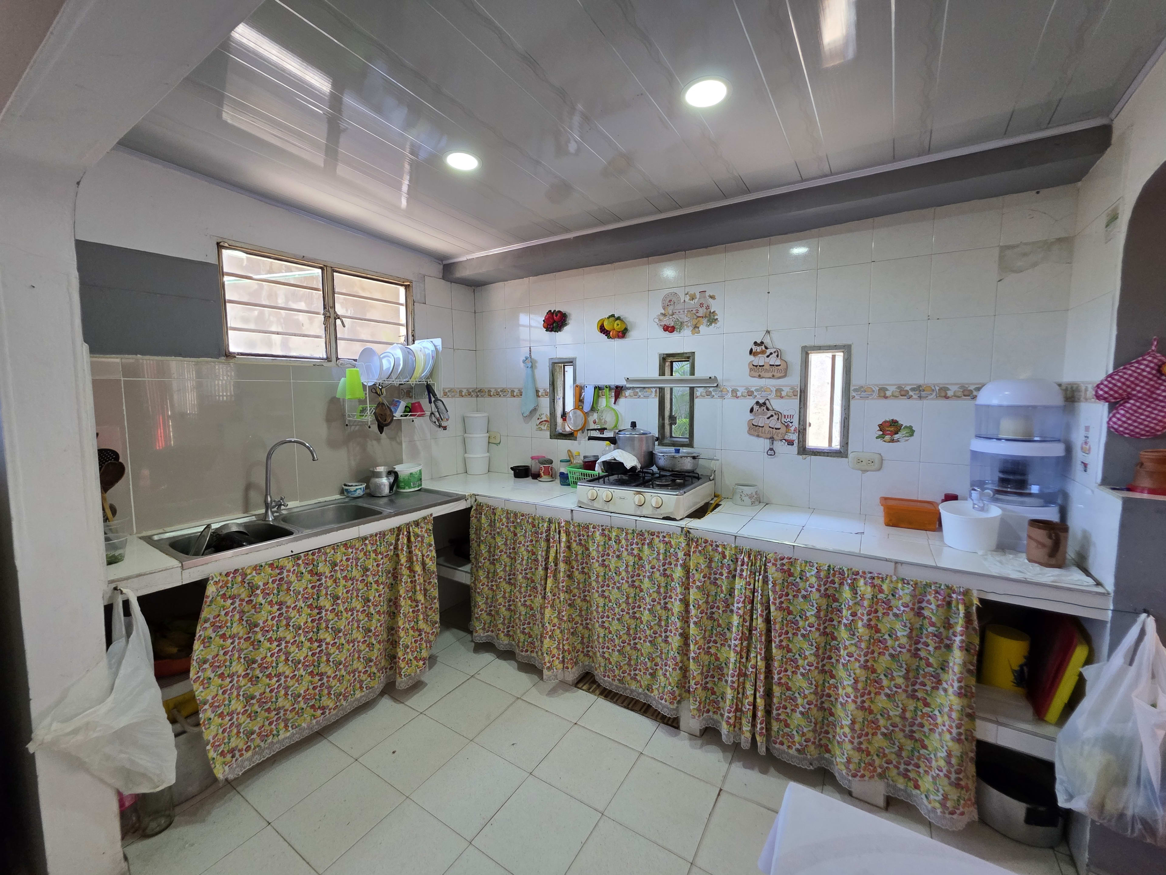 Casa en Venta en Llanitos, Los Patios — 300m² con Patio Amplio y Garaje - Foto 9