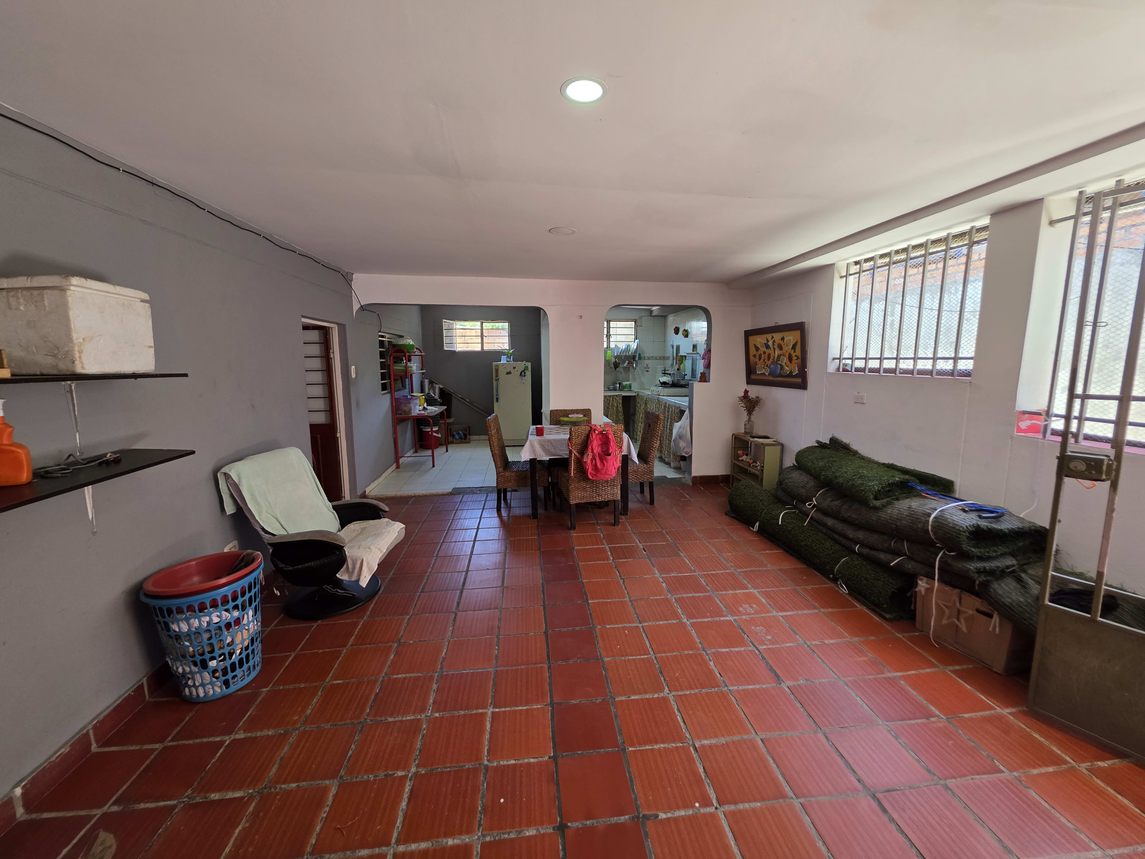 Casa en Venta en Llanitos, Los Patios — 300m² con Patio Amplio y Garaje - Foto 11