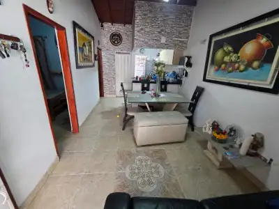 Casa en Pensilvania, Los Patios - 4 Habitaciones y 90 m²