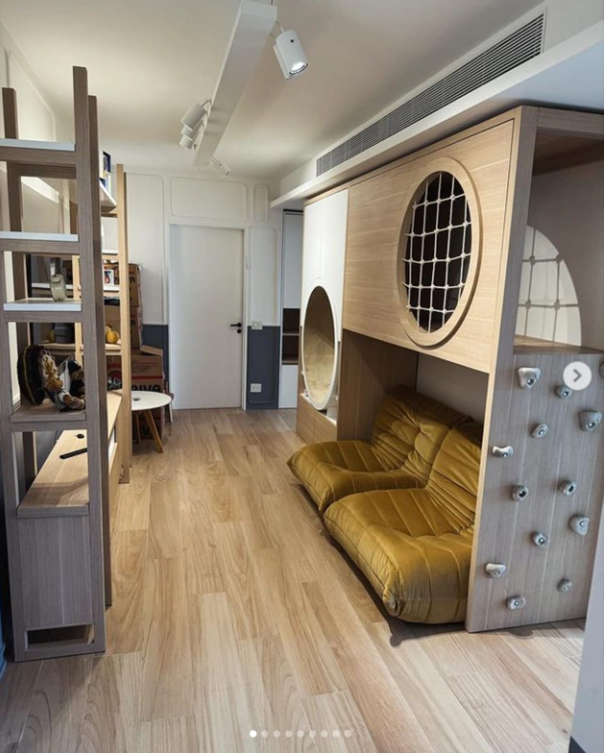 Playroom infantil a medida con librero, escritorio y zona de juegos - proyecto Renata de Carpintar