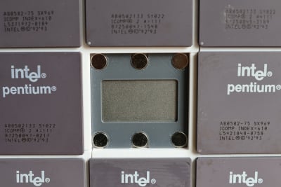 alignment grid and magnet guide