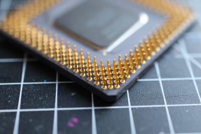gold-plated kovar pins in good condition