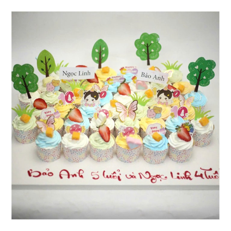 Bộ bánh cupcake sinh nhật đáng yêu