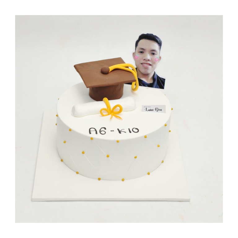 Bánh kem tốt nghiệp màu trắng hiện đại