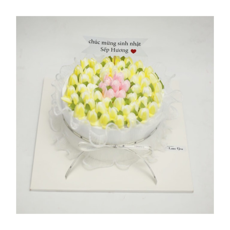 Bánh kem hoa tulip vàng hồng nhẹ nhàng