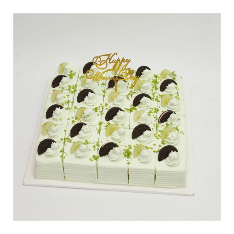 Bánh kem cắt miếng vị trà xanh oreo