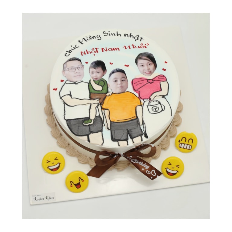 Bánh kem in hình gia đình bốn người hạnh phúc