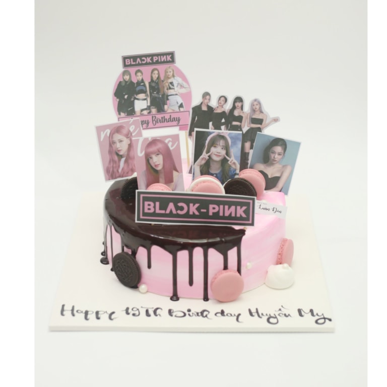 Bánh kem tone hồng chủ đề nhóm nhạc Blackpink