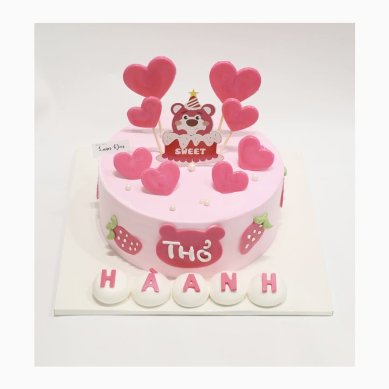 Bánh kem gấu dâu hồng trái tim dễ thương