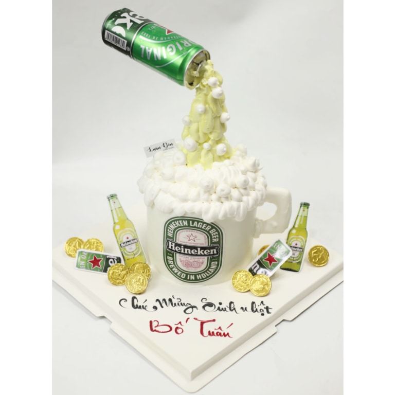 Bánh kem tạo hình ly bia Heineken đổ