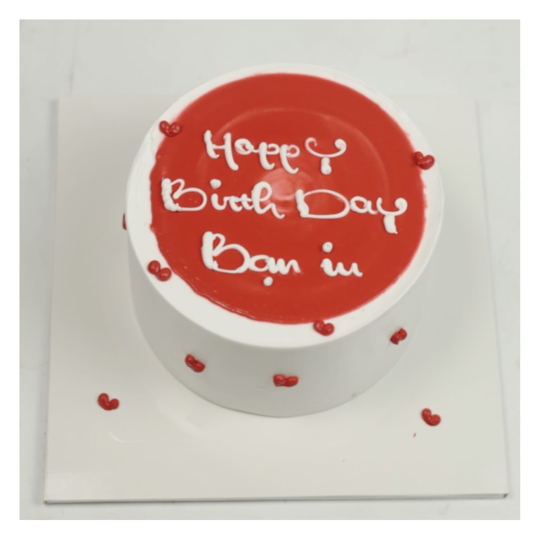 Bánh kem phủ gương đỏ rực rỡ