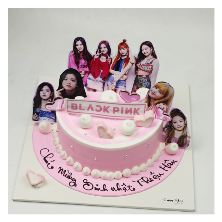 Bánh kem hồng chủ đề nhóm nhạc Blackpink