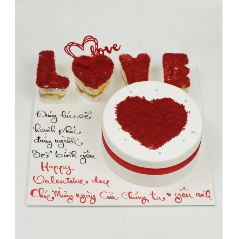 Bánh kem set Valentine tim đỏ sang trọng