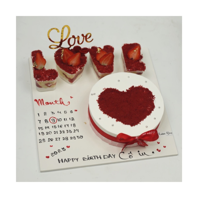 Bánh kem trái tim kết hợp bánh lẻ chữ LOVE