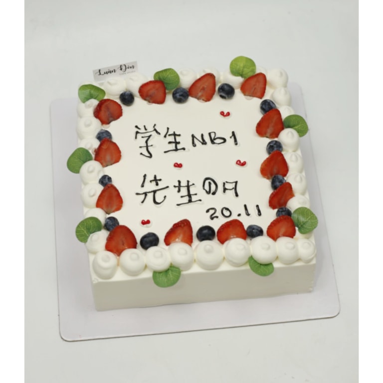 Bánh kem dâu tây việt quất tươi ngon
