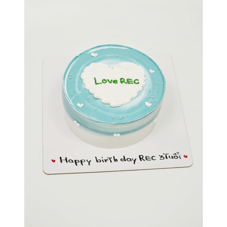 Bánh kem màu xanh pastel chủ đề tình yêu