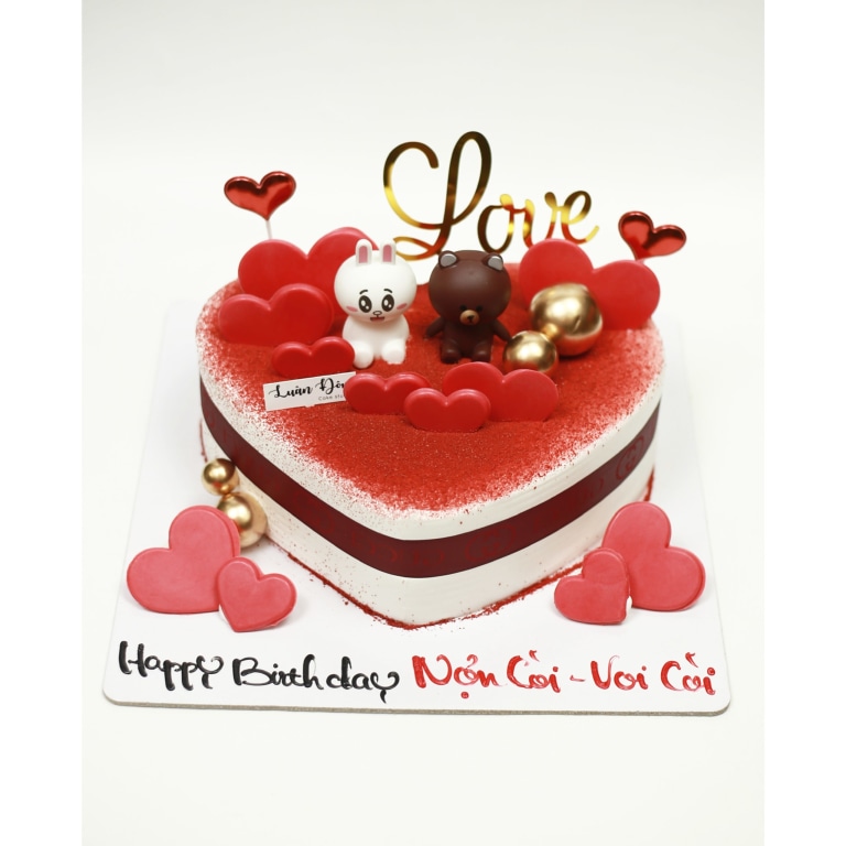 Bánh kem trái tim phủ đỏ couple Brown và Cony