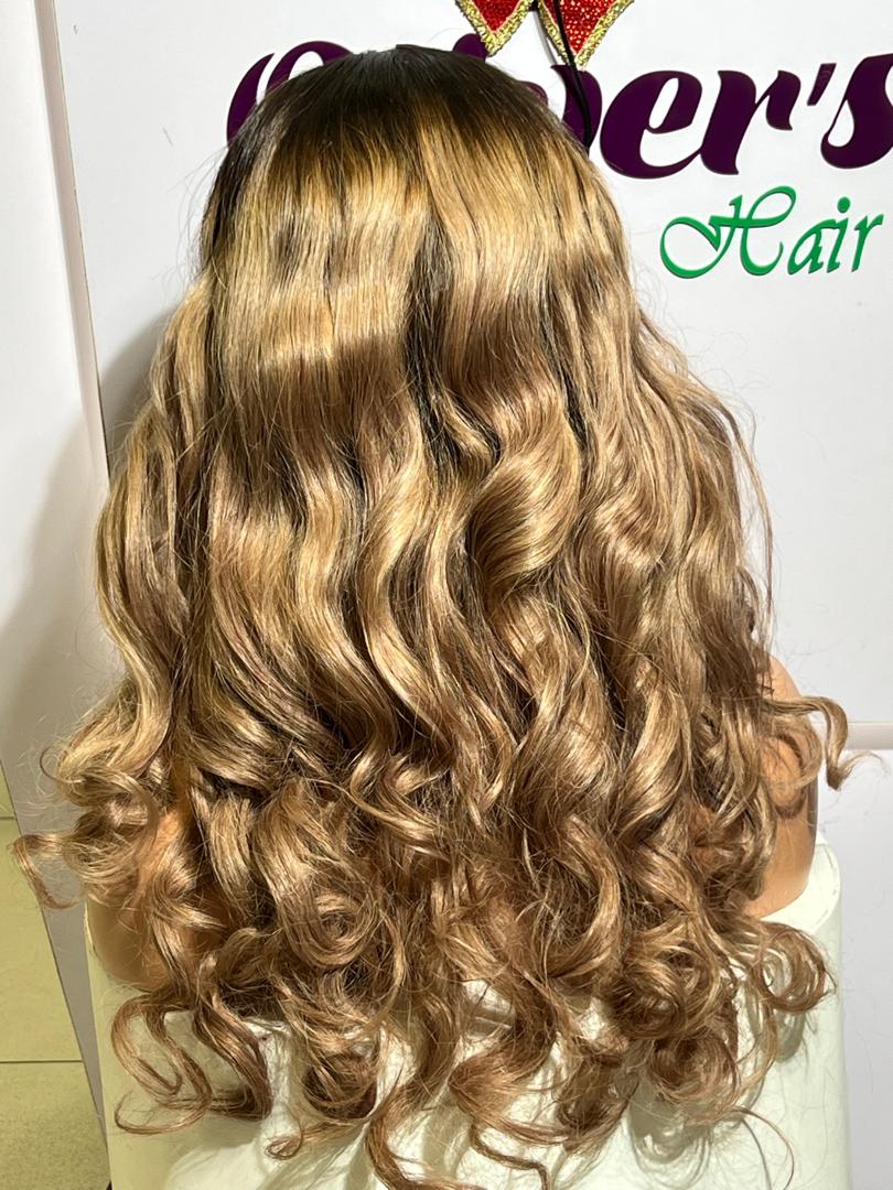Routine capillaire : comment prendre soin de ses cheveux sous une perruque