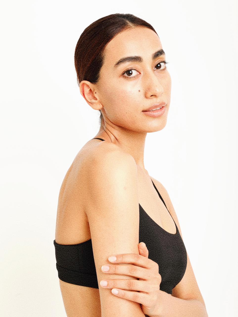 Gloria - Root Artists Model