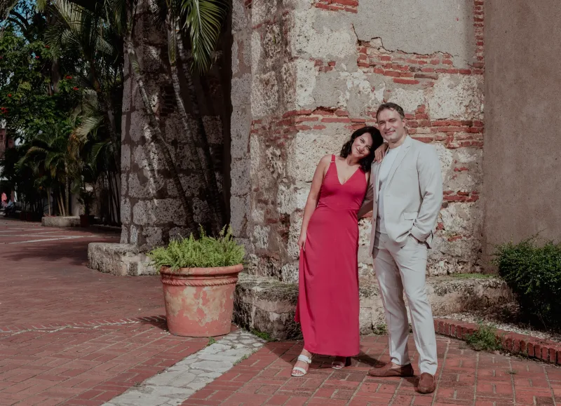 Intimate couple portrait beside colonial walls of Santo Domingo's Colonial City, couple photography with natural light
