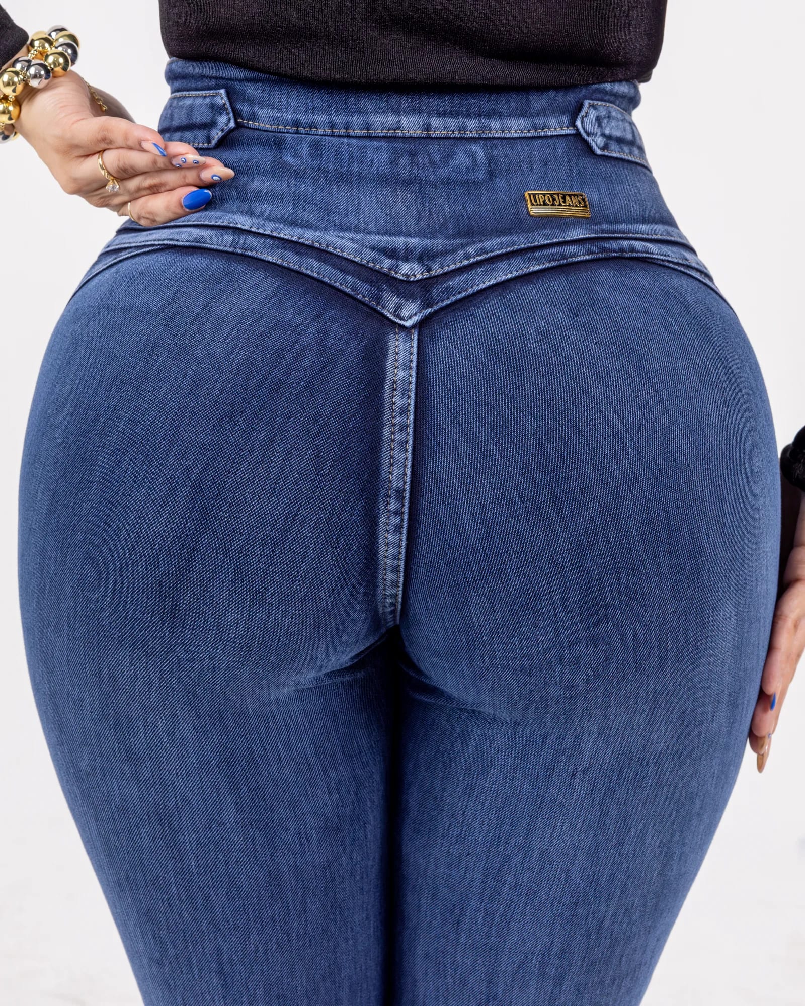 Detail of the back waistband with the LIPOJEANS brand tag