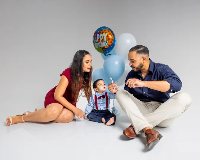 Sesion de fotos de cumpleanos en estudio para nino pequeno en Republica Dominicana