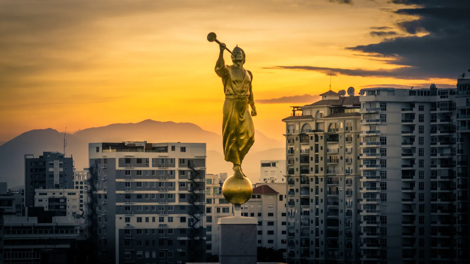 piloto con drone en santo domingo