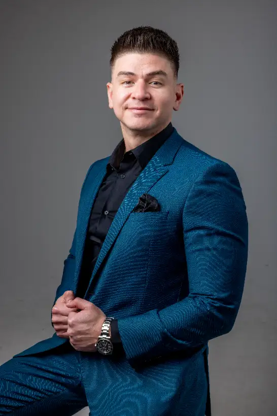 Professional LinkedIn portrait — Santo Domingo, Dominican Republic