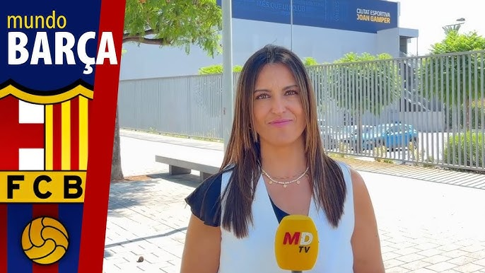 Tim medis Barcelona di Ciutat Esportiva Joan Gamper sedang melakukan pemeriksaan, latar belakang fasilitas modern