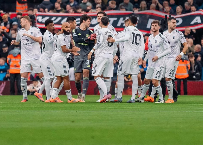 Ilustrasi papan taktik Manchester United: formasi 4-2-3-1 dengan Conor Gallagher di posisi CM kanan