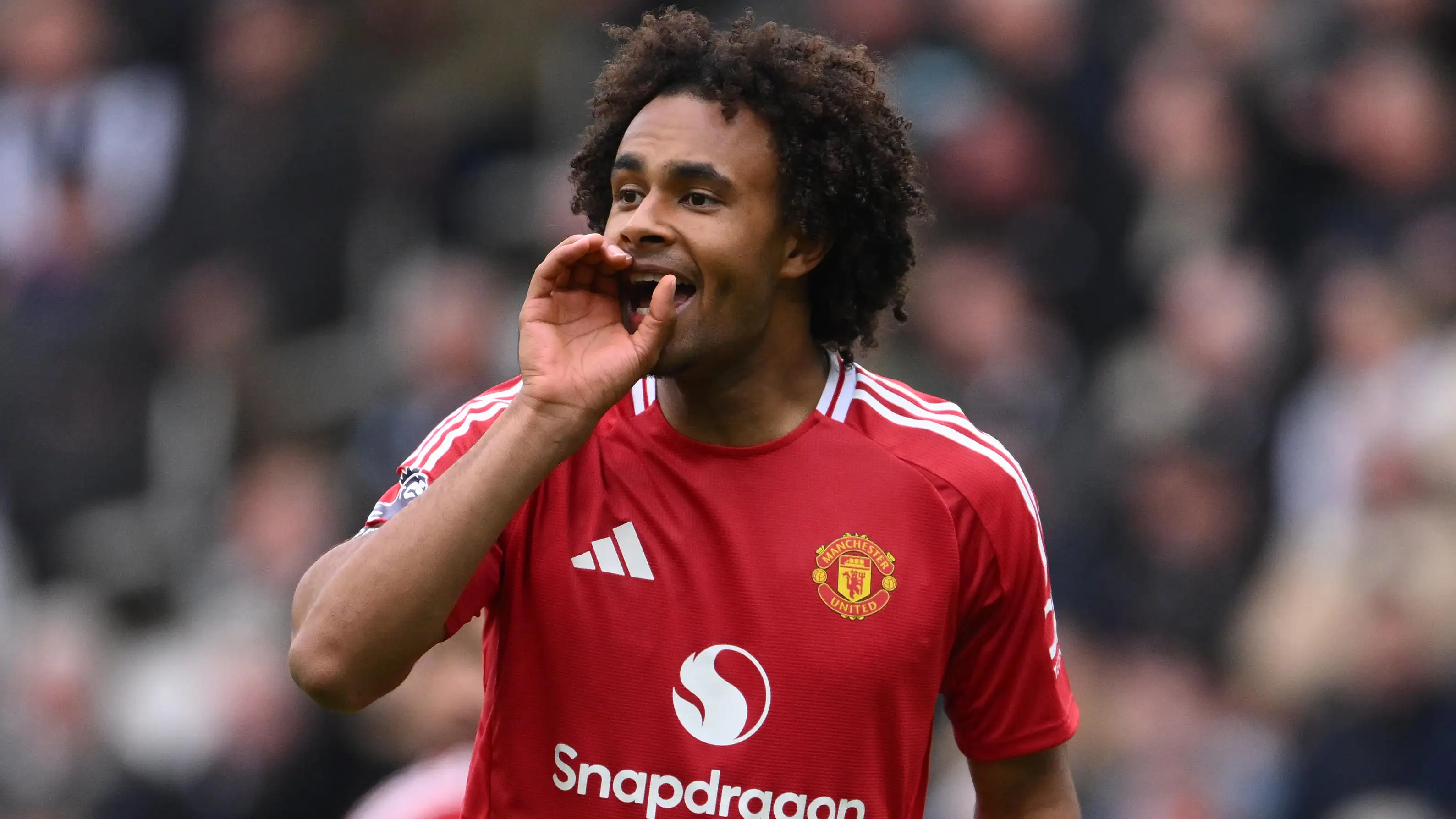 Joshua Zirkzee dan Matheus Cunha berlatih bersama di Carrington, saling memberi umpan