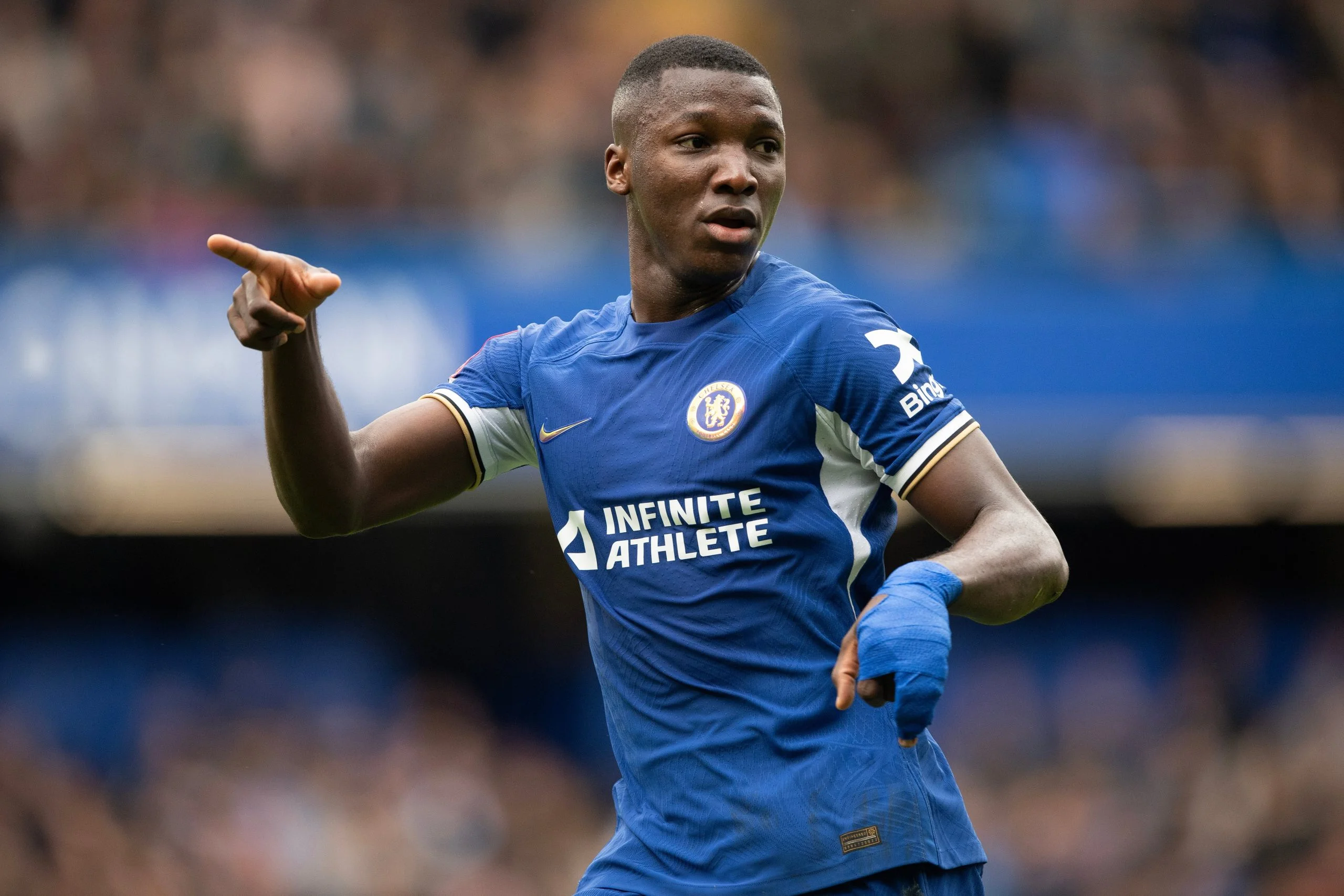 Moises Caicedo bertahan cerdas Chelsea