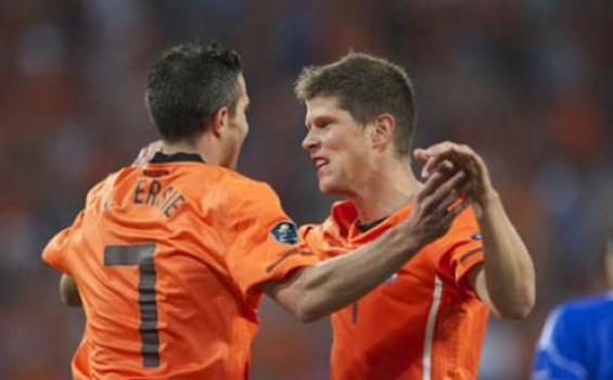 Robin van Persie dan Klaas Jan Huntelaar berseteru memperebutkan posisi striker