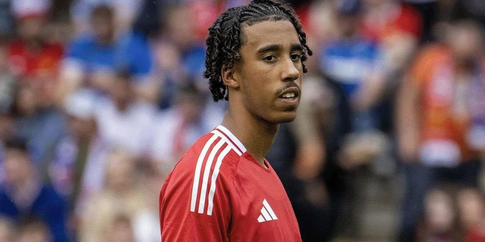 Leny Yoro memberikan keyakinan bahwa Manchester United akan segera kembali ke masa kejayaan