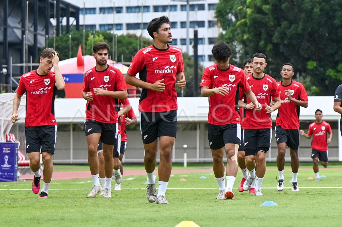 Timnas Indonesia U-22 bersiap menghadapi Mali U-22 di Stadion Pakansari