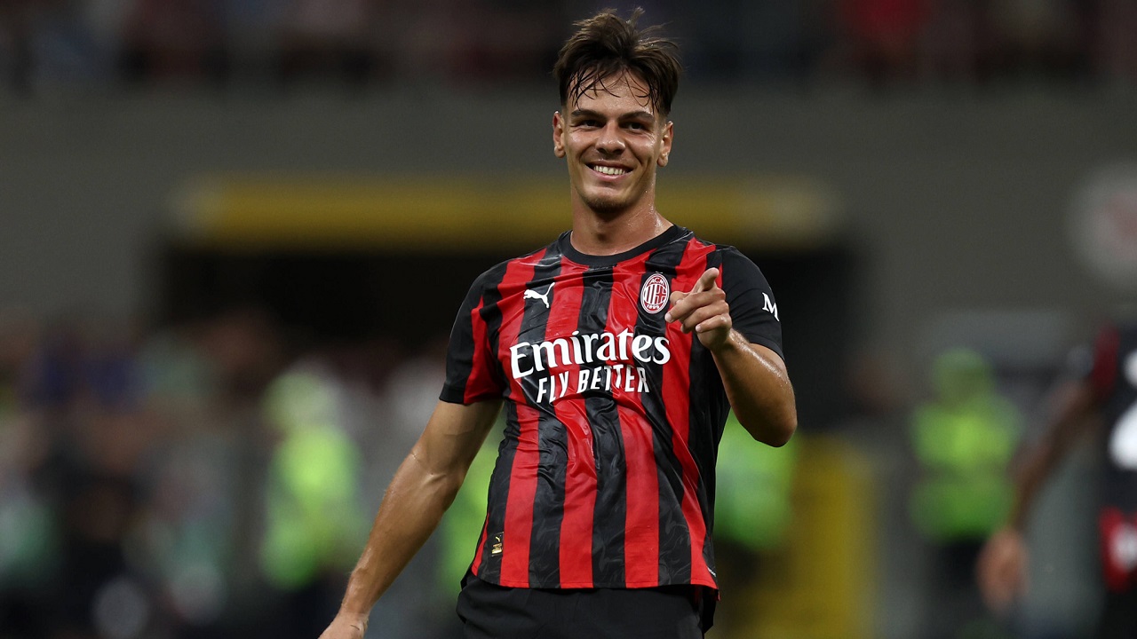 Ardon Jashari merayakan comeback bersama AC Milan