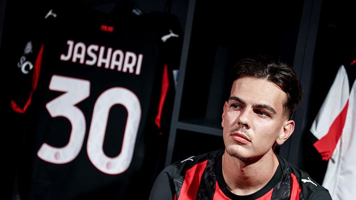 Ardon Jashari berlatih dengan rekan setim AC Milan setelah cedera