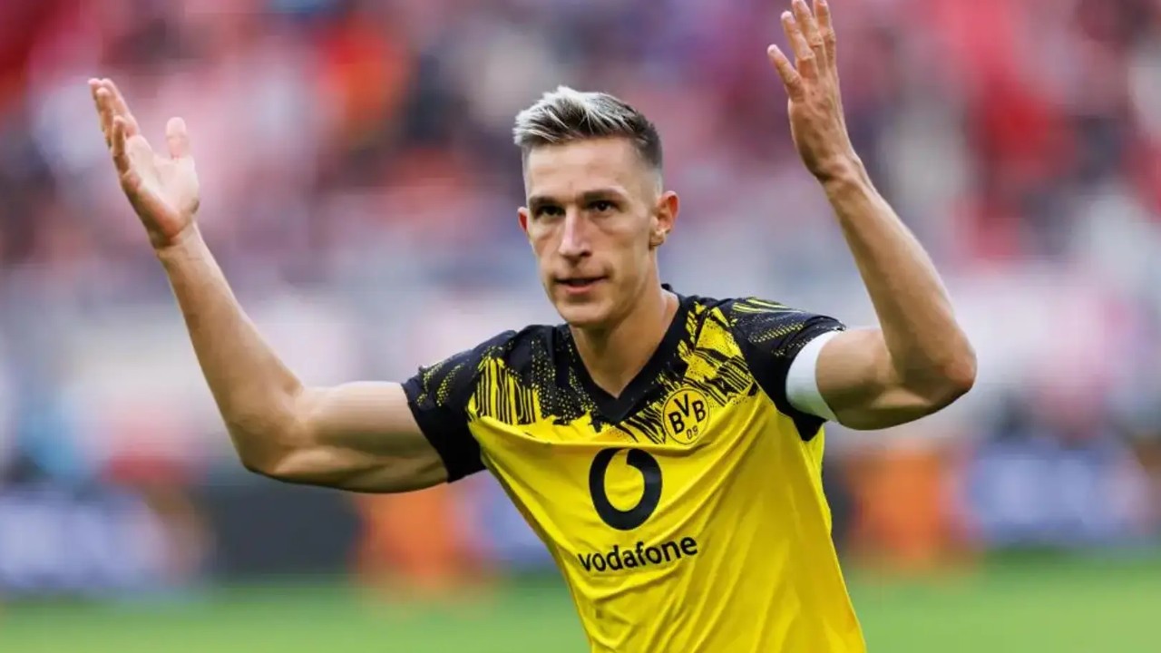Nico Schlotterbeck bersama Borussia Dortmund