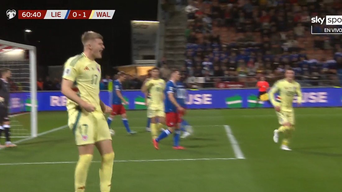 Jordan James mencetak gol ke gawang Liechtenstein