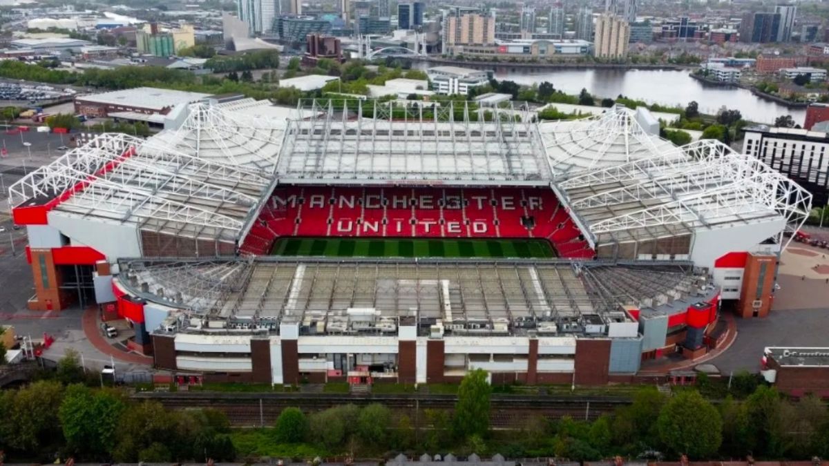 Gedung Training Complex Manchester United Carrington dalam proses renovasi oleh Ratcliffe