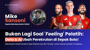 Analis data bekerja dengan sistem AI untuk Manchester United